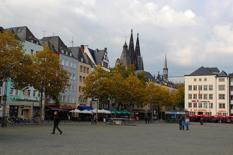 На одной из площадей Кёльна.